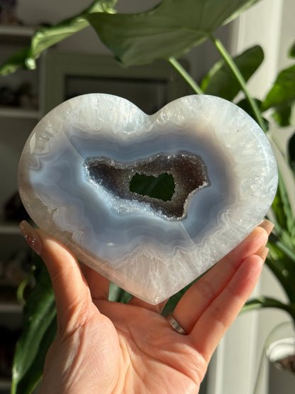 Agate portal Heart with Quartz Druzy Geode and blue banding (Includes stand)