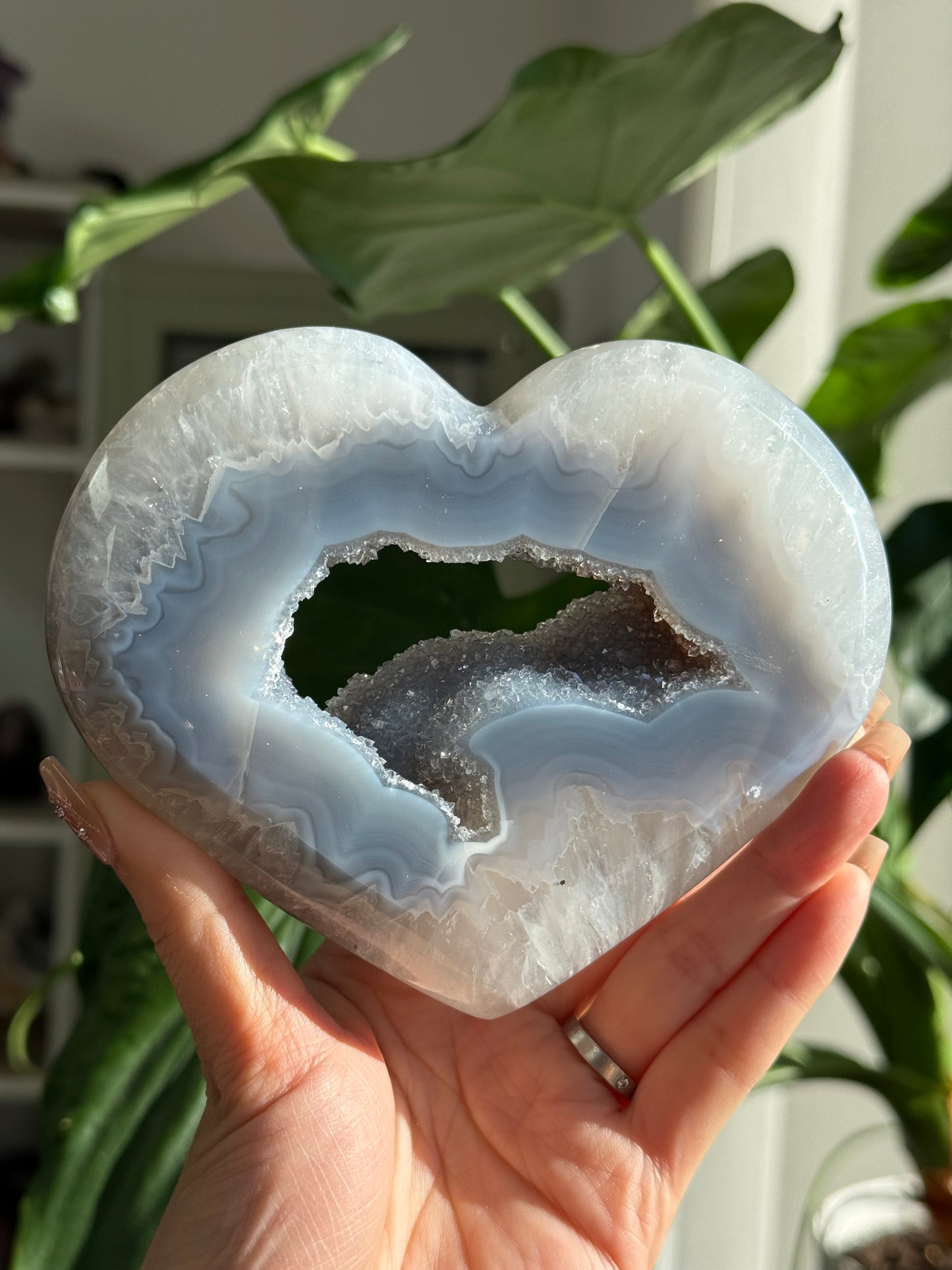 Agate portal Heart with Quartz Druzy Geode and blue banding (Includes stand)