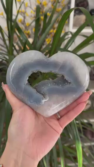 Agate portal Heart with Quartz Druzy Geode and blue banding (Includes stand)